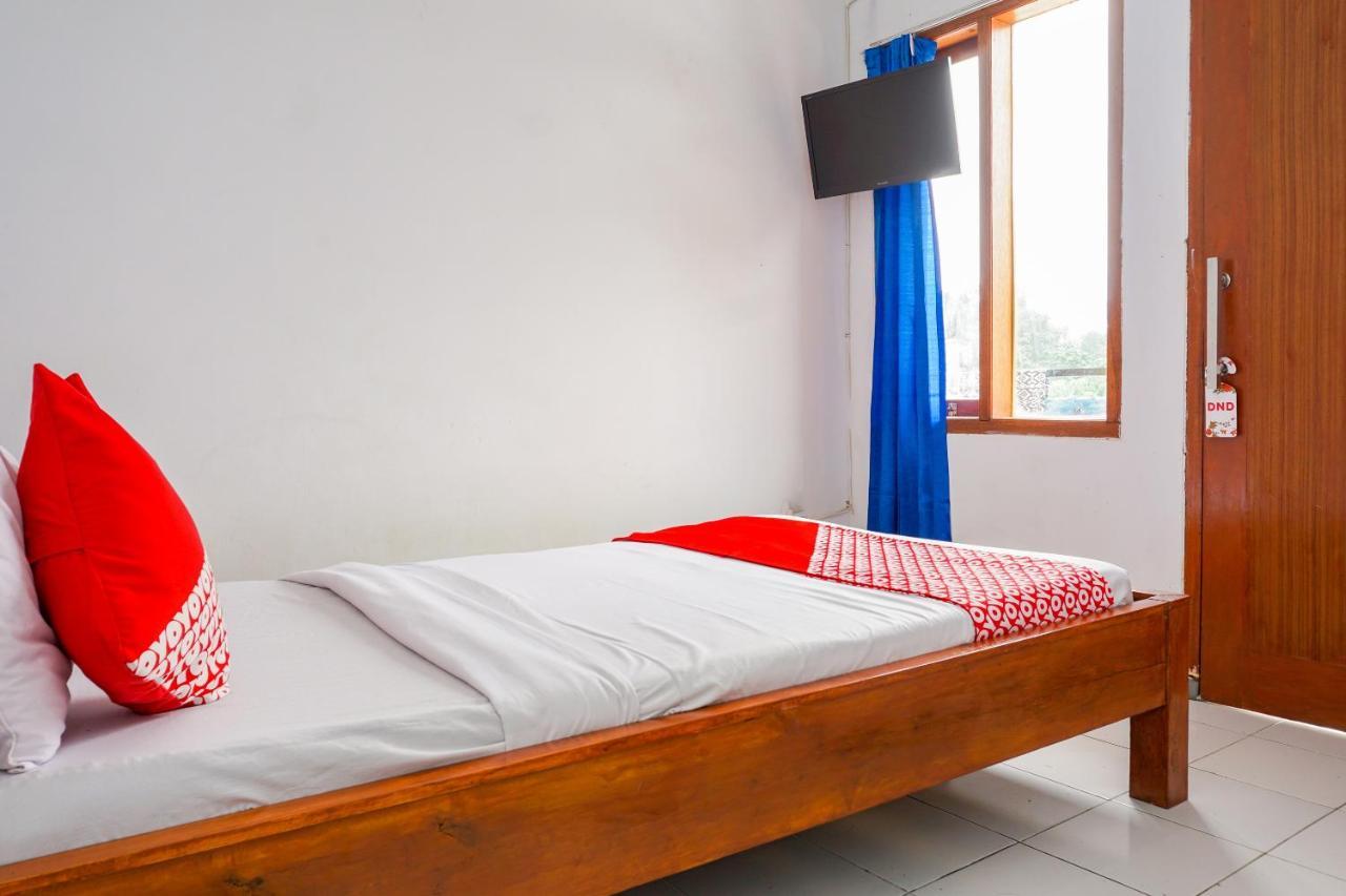 OYO 569 Cigadung Guest House Bandung Exterior foto