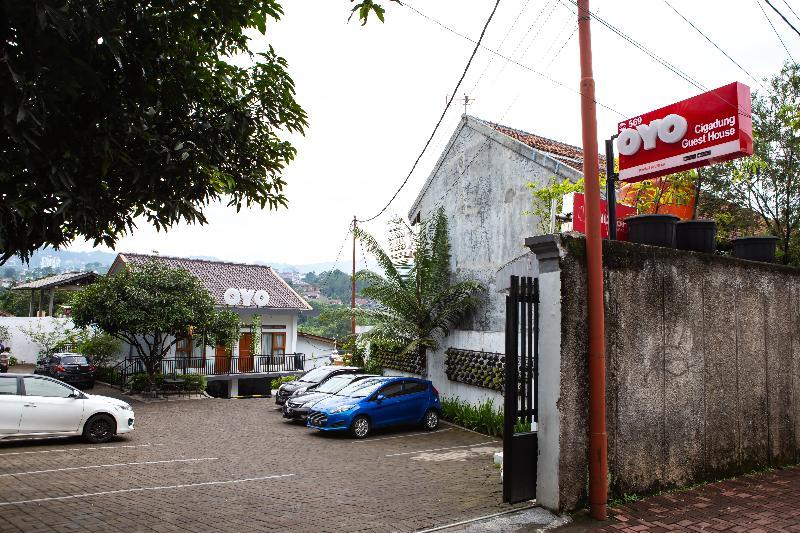 OYO 569 Cigadung Guest House Bandung Exterior foto