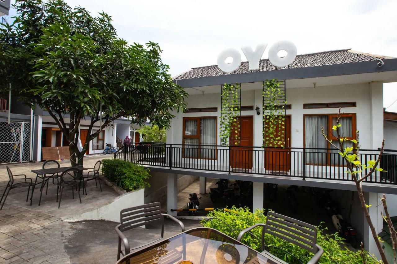OYO 569 Cigadung Guest House Bandung Exterior foto