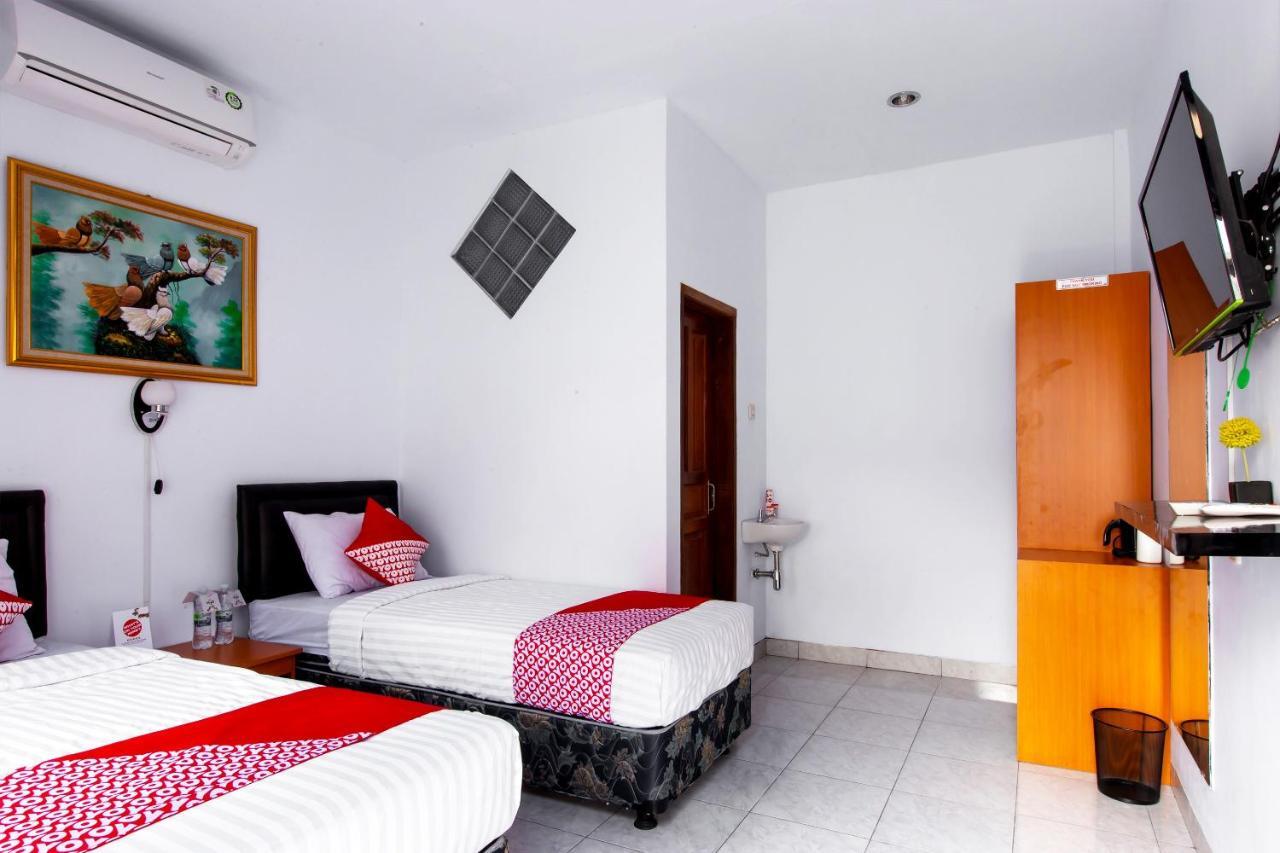 OYO 569 Cigadung Guest House Bandung Exterior foto