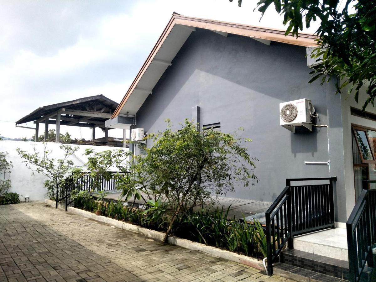 OYO 569 Cigadung Guest House Bandung Exterior foto